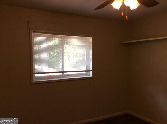 Building Photo - 105 E Mimosa Dr