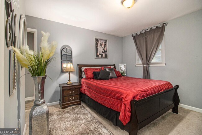 Building Photo - 127 Ruzelle Dr SE