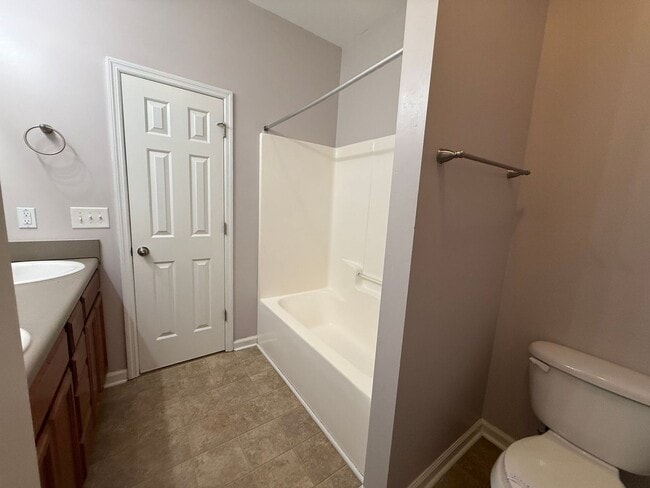 Building Photo - Nice 2 bedroom, 2.5 bath townhouse