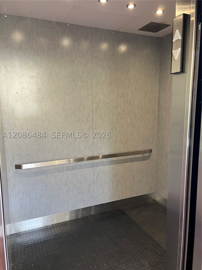 Building Photo - 8830 SW 123rd Ct