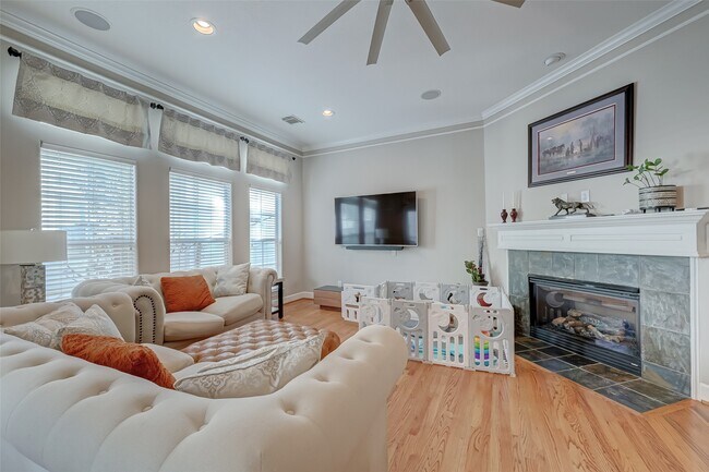 Building Photo - 410 Fowler St