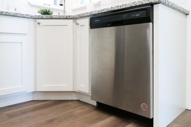 Building Photo - 3582 Silsby Rd