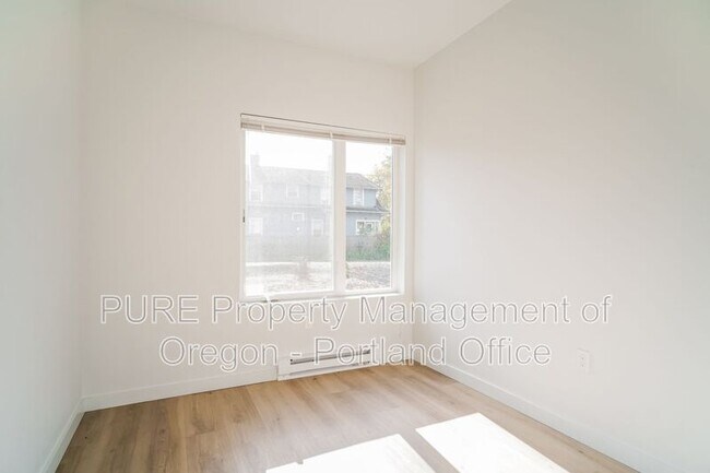 Building Photo - 5878 N Harvard St