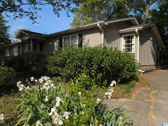 Building Photo - 3000 Dolly Ridge Dr