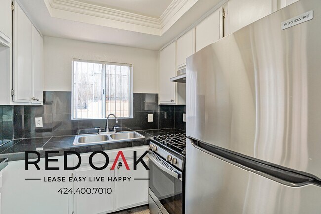 Building Photo - 4069 Oakwood Ave