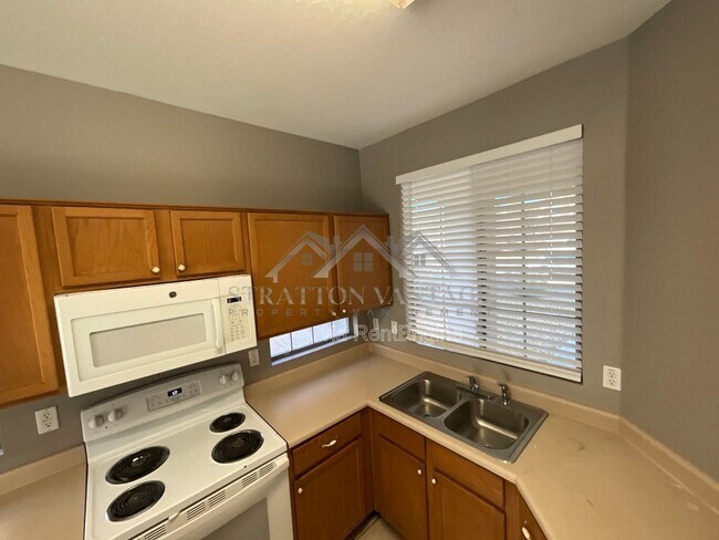 Building Photo - 11381 W Yuma St