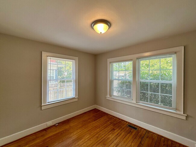 Building Photo - WILMINGTON - Sunset Park - Great location!...