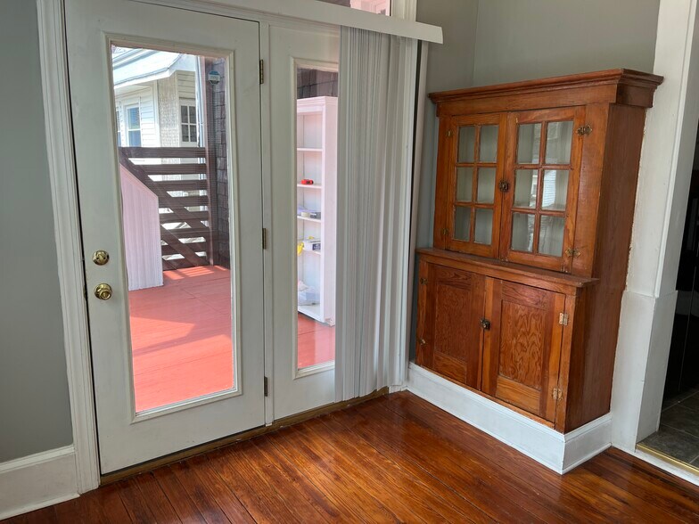 Building Photo - 291 W Main St