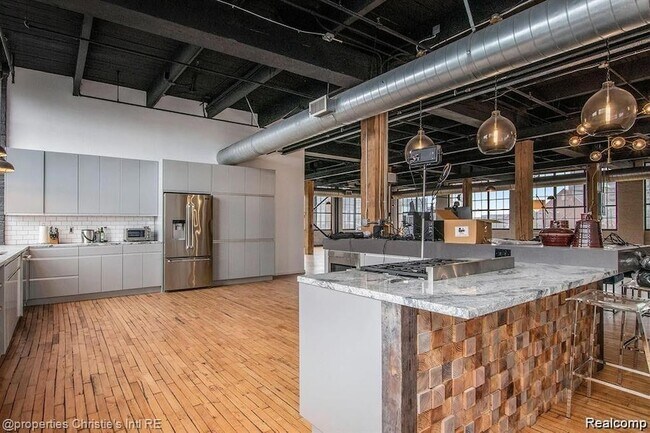 Building Photo - 1535 Sixth St