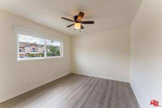 Building Photo - 10708 1/2 Moorpark Street Unit