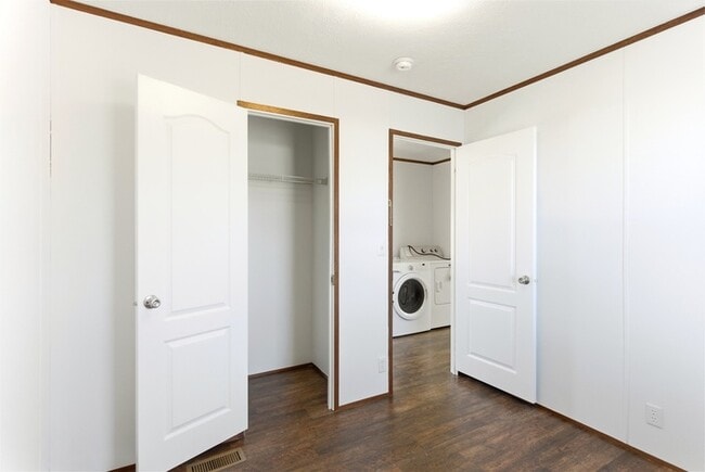 Building Photo - 442 Ruth Riggs Way