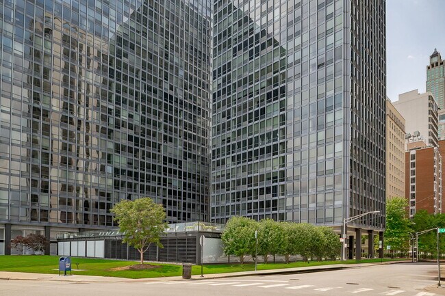 Building Photo - 910 N Lake Shore Dr