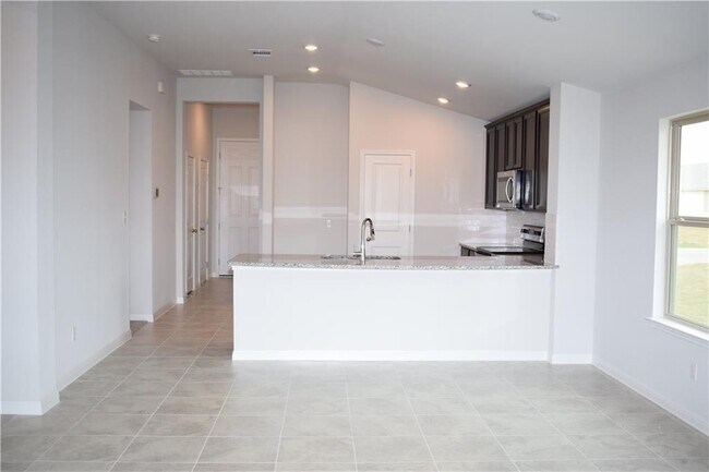 Building Photo - 1689 Woodlands Dr