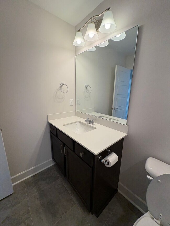 Building Photo - 3 Bedroom 2.5 Bath Townhome is the Madison Park area!!! $500 off the 1st Full Month's Rent!!!