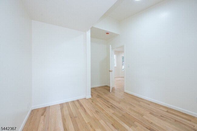 Building Photo - 231 Waverly Pl