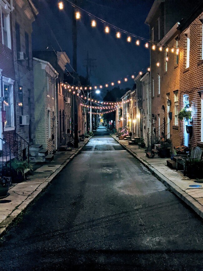 Building Photo - 307 S Chapel St