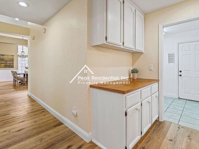 Building Photo - Updated 4bd/2ba Folsom Home with 3 Car Gar...