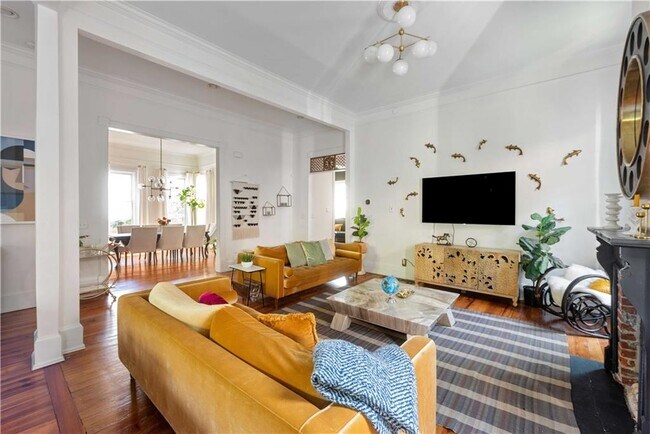 Building Photo - 383 Park Ave SE