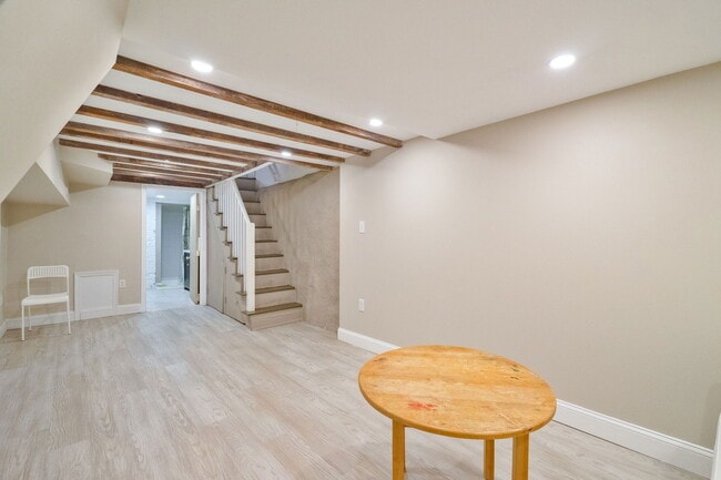 Building Photo - 829 N Taylor St