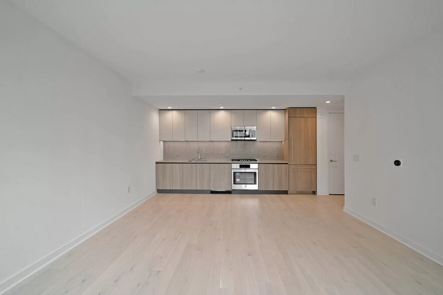 Primary Photo - 155 Bay St