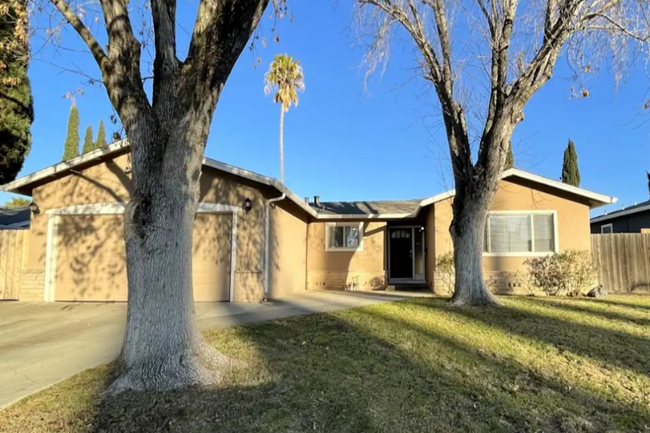 Building Photo - 1135 Metten Ave