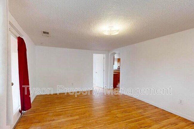 Building Photo - 1630 Griegos Rd NW