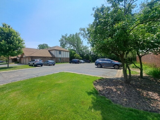 Building Photo - 905 Knottingham Dr