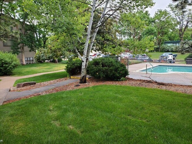 Building Photo - 1 Bed, 1 Bath Apartment!