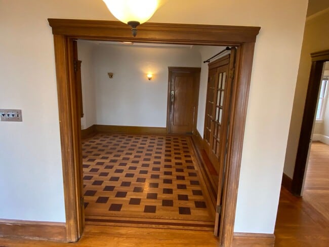 Building Photo - Epic REA - Spacious Light-filled Corner House 4BD/ 2BA