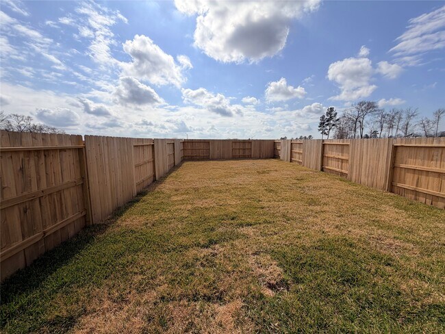 Building Photo - 922 Pertuso Ln