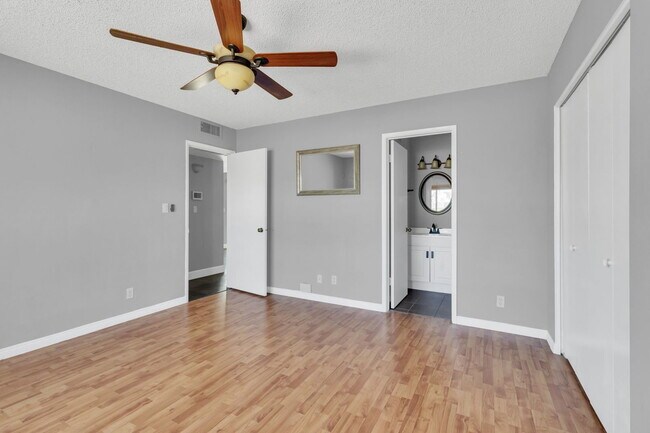 Building Photo - 8022 N 32nd Dr