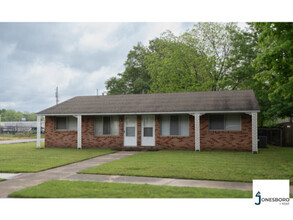Building Photo - Monica Duplex: Covered Parking! Washer/Dry...