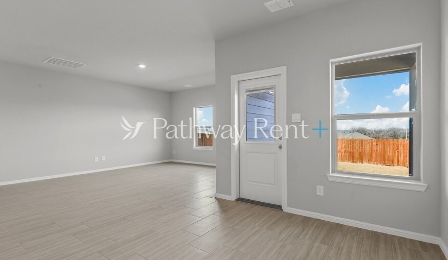Building Photo - 908 Birch Dr