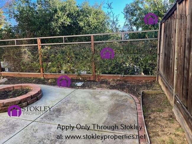 Building Photo - 2133 Bluerock Cir