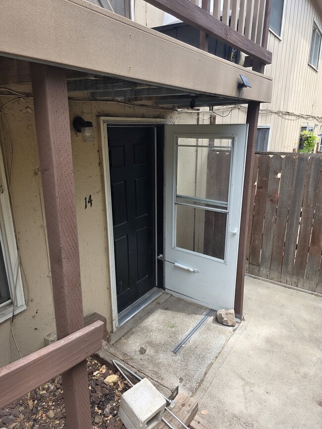 Building Photo - 702 Midland Ave