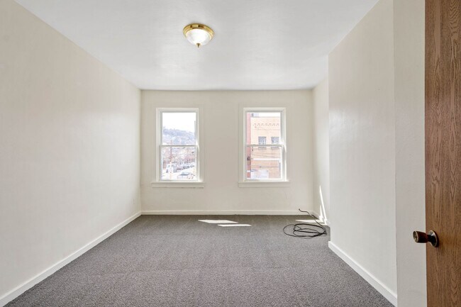 Building Photo - 129 S 18th St
