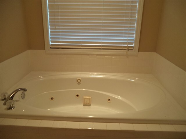 Building Photo - 4905 Sunday Silence Dr