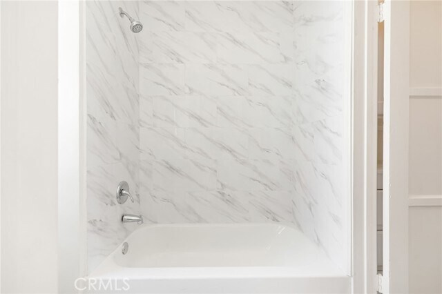 Building Photo - 1367 N Mentor Ave