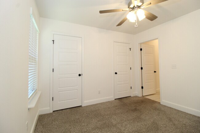 Building Photo - 1500 Ari Ave