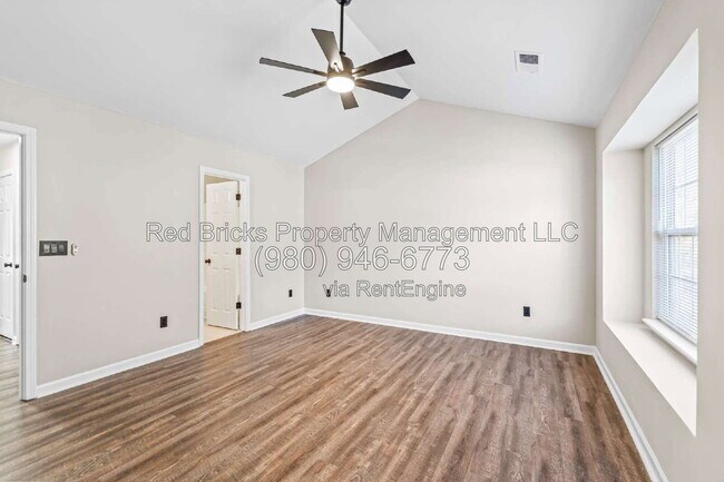Building Photo - 10212 University Park Ln