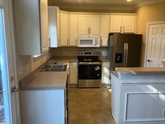 Building Photo - 3BR / 2.5 BA  At Bluffton Park