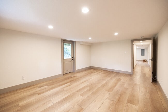 Building Photo - 331 Clover Hill Rd