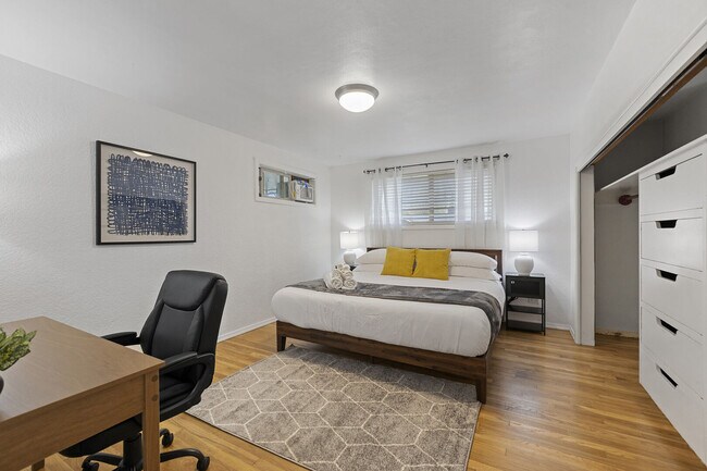 Building Photo - 1627 E Broadway