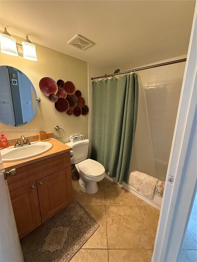 Building Photo - 559 Waterside Dr