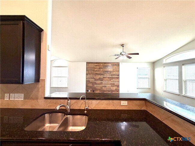 Building Photo - 500 Obsidian Ln