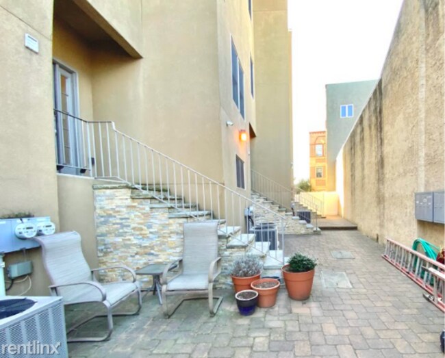 Building Photo - 900 N 3rd St