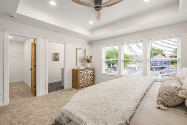 Building Photo - Stunning New Construction in the Heart of Uptown