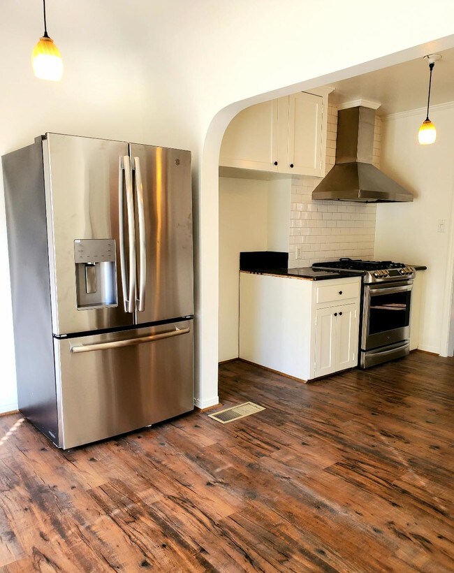 Kitchen - 2327 Midvale Ave