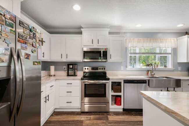 Building Photo - Charming 3/2 in the Heart of Williston – U...