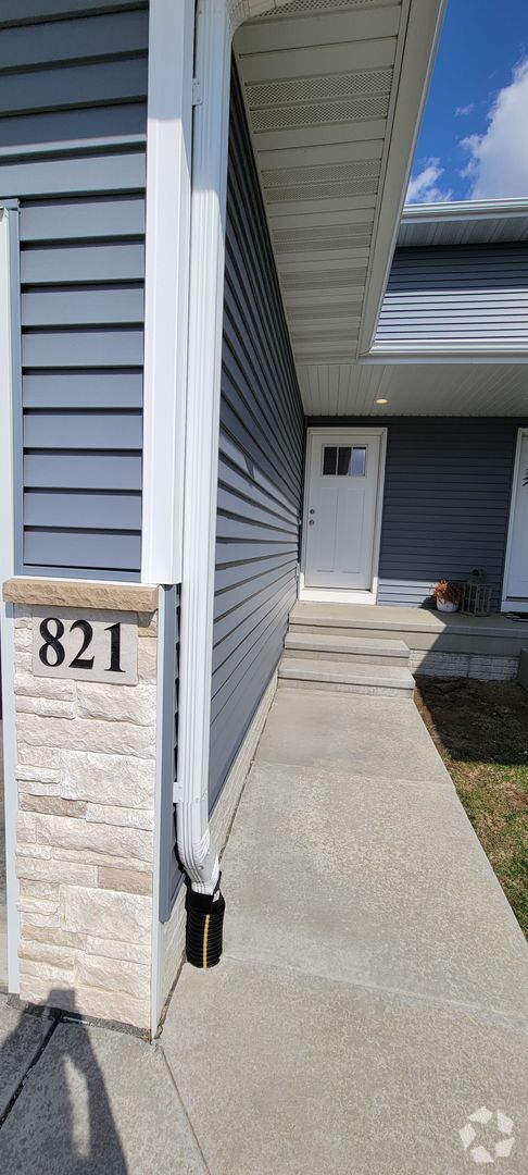Building Photo - 2 bed/2.5 bath condo for rent!